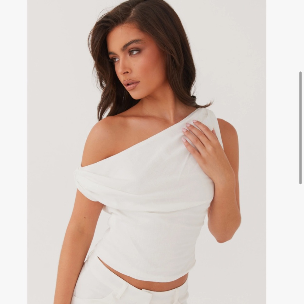 Peppermayo Exclusive
Marissa Linen One Shoulder Top - White US 2 NWT